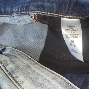 Womens jeans Maurices size 16. Never worn.